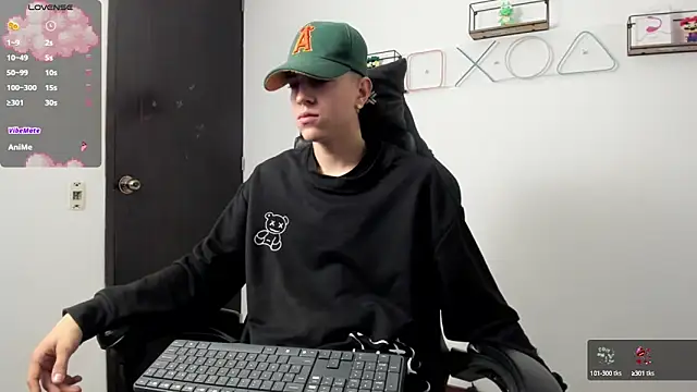 Snapshot of Dei_v_48 chatting on 03/04/25, 08:27 Dei v 48 online show from 03/04/25, 08:27