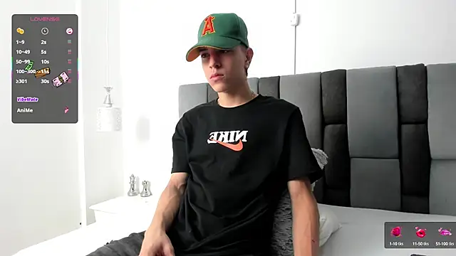 Snapshot of Dei_v_48 chatting on 03/06/25, 07:43 Dei v 48 online show from 03/06/25, 07:43