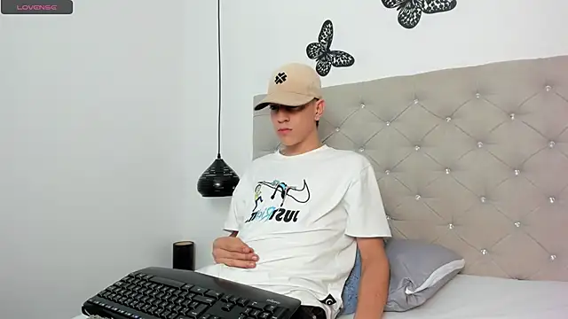 Snapshot of Dei_v_48 chatting on 03/11/25, 05:49 Dei v 48 online show from 03/11/25, 05:49