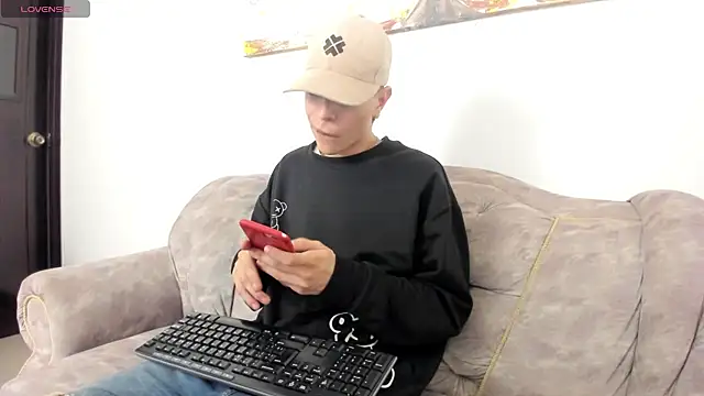 Snapshot of Dei_v_48 chatting on 03/14/25, 04:32 Dei v 48 online show from 03/14/25, 04:32