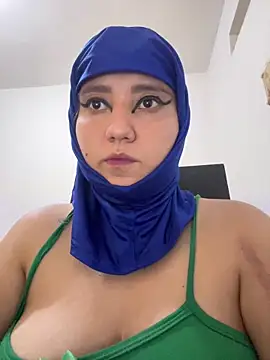 Snapshot of hannahayat chatting on 05/18/26, 03:40 hannahayat online show from 05/18/26, 03:40