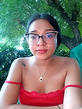 Snapshot of -VICKKY chatting on 01/08/25, 10:37 -VICKKY online show from 01/08/25, 10:37