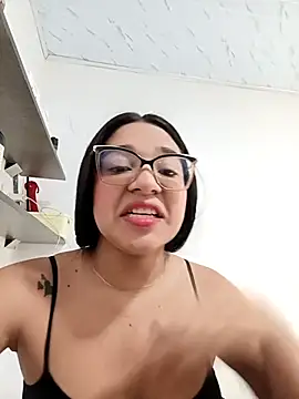 -VICKKY online show from 11/18/25, 02:10