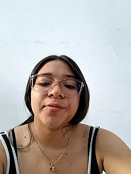 Snapshot of -VICKKY chatting on 04/20/26, 02:20 -VICKKY online show from 04/20/26, 02:20