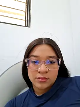 Snapshot of -VICKKY chatting on 05/15/26, 01:29 -VICKKY online show from 05/15/26, 01:29