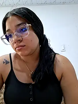Snapshot of -VICKKY chatting on 05/19/26, 01:28 -VICKKY online show from 05/19/26, 01:28