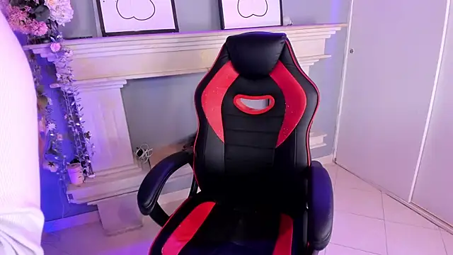 Snapshot of tiffany_becker chatting on 03/18/25, 07:42 tiffany becker online show from 03/18/25, 07:42