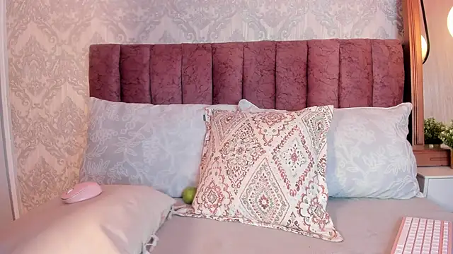 Snapshot of tiffany_becker chatting on 09/25/25, 12:09 tiffany becker online show from 09/25/25, 12:09