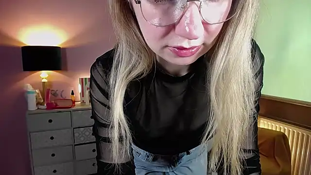 Mia Tasty online show from 03/21/25, 01:56