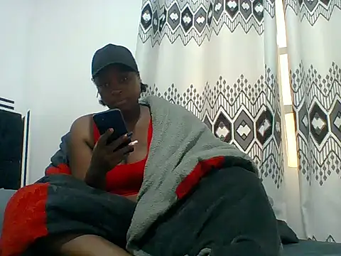 Snapshot of sweetcum chatting on 10/27/25, 03:43 sweetcum online show from 10/27/25, 03:43