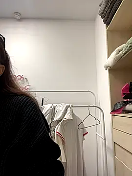 AnaWest online show from 10/03/25, 06:21