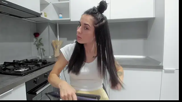 Emmapmg online show from 11/30/25, 12:36