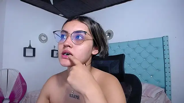 Snapshot of antonella_sweetlittle chatting on 04/21/26, 10:54 antonella sweetlittle online show from 04/21/26, 10:54