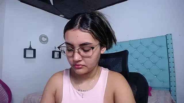Snapshot of antonella_sweetlittle chatting on 04/23/26, 12:04 antonella sweetlittle online show from 04/23/26, 12:04