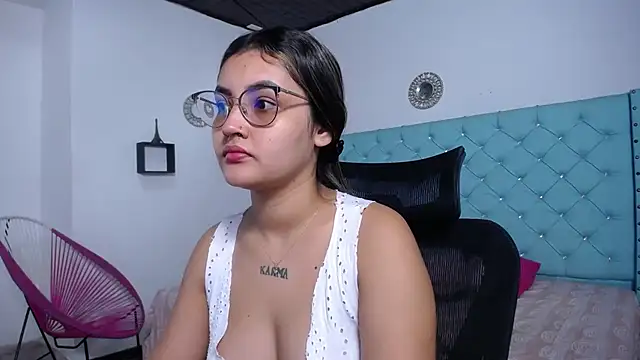 Snapshot of antonella_sweetlittle chatting on 04/28/26, 12:10 antonella sweetlittle online show from 04/28/26, 12:10