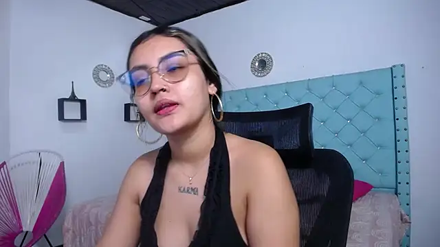 Snapshot of antonella_sweetlittle chatting on 04/30/26, 12:33 antonella sweetlittle online show from 04/30/26, 12:33