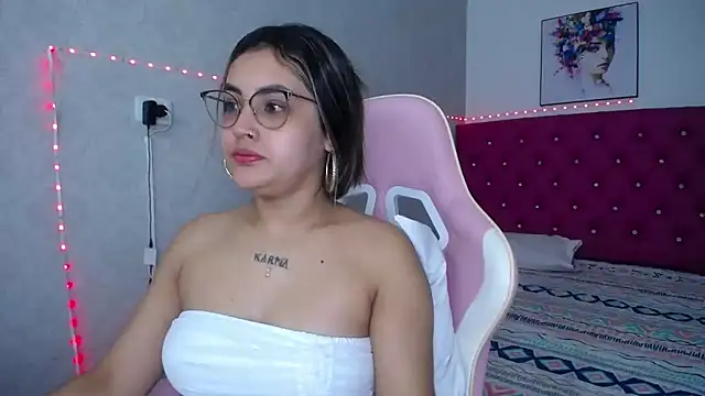 Snapshot of antonella_sweetlittle chatting on 05/06/26, 11:48 antonella sweetlittle online show from 05/06/26, 11:48