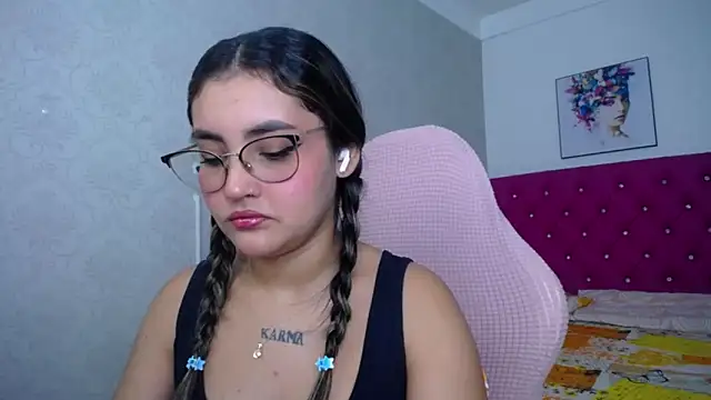 Snapshot of antonella_sweetlittle chatting on 05/31/26, 06:09 antonella sweetlittle online show from 05/31/26, 06:09