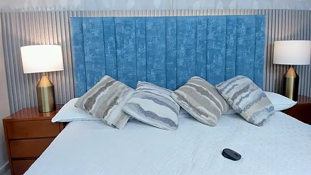 Ivi Akina online show from 11/08/25, 06:29