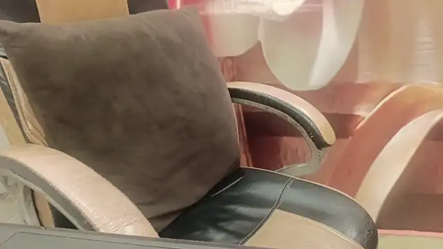 Snapshot of FRIENDFORFUN chatting on 09/24/25, 06:06 FRIENDFORFUN online show from 09/24/25, 06:06