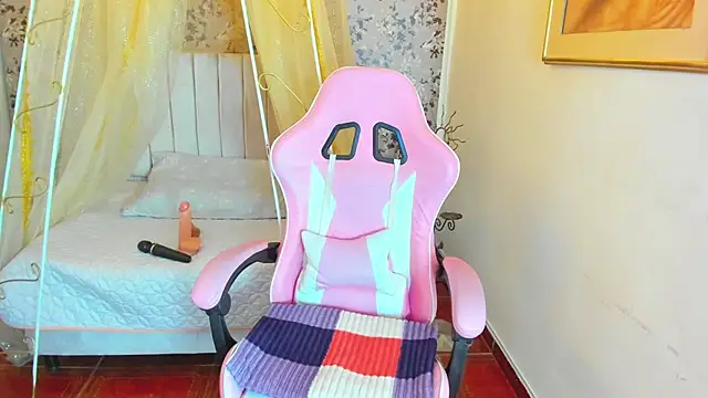 agatha rusell  online show from 01/24/25, 04:05