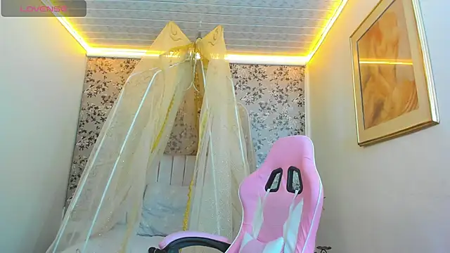 agatha rusell  online show from 02/05/25, 12:31