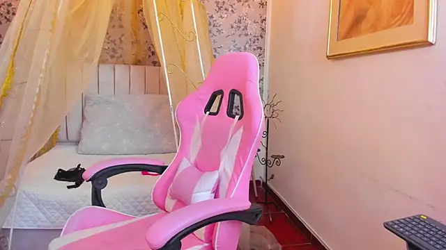 agatha rusell  online show from 02/20/25, 10:48