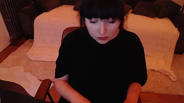 Lynylou online show from 12/09/24, 04:45