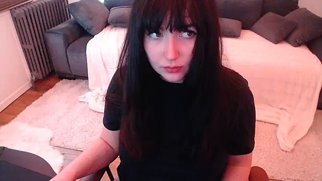 Lynylou online show from 12/10/24, 01:44