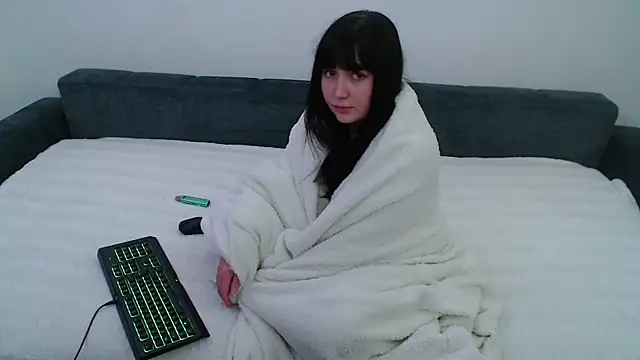 Lynylou online show from 12/13/24, 06:49