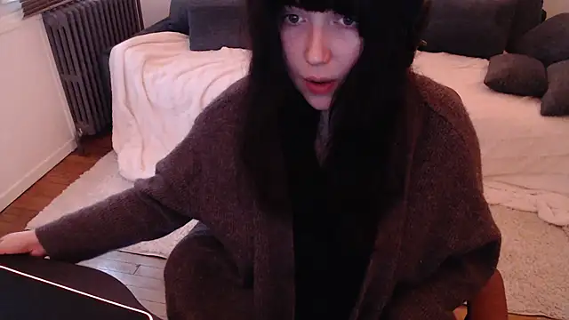 Lynylou online show from 12/25/24, 02:13