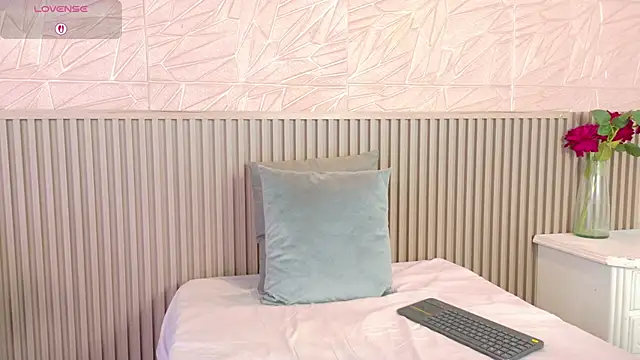 paula  cruzz online show from 10/15/25, 09:15