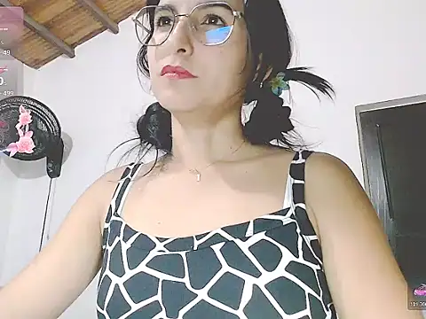 tifany19  online show from 11/01/25, 01:51