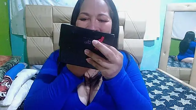 Stefanny Taylor  online show from 10/25/25, 06:02