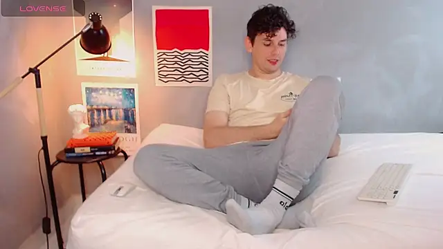 Elio555 online show from 10/31/25, 01:23