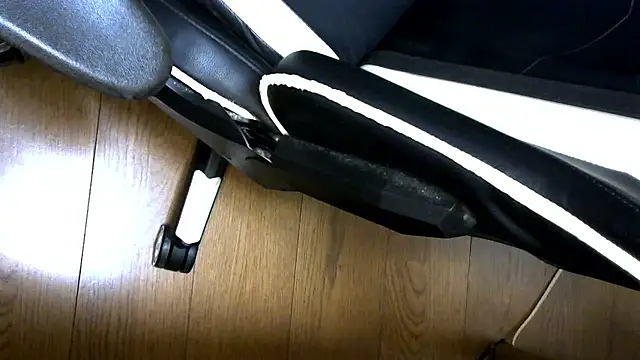 Snapshot of AKI09aki chatting on 11/16/25, 02:44 AKI09aki online show from 11/16/25, 02:44