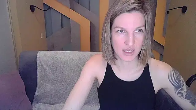 EmilyWalkeri online show from 12/08/24, 10:52