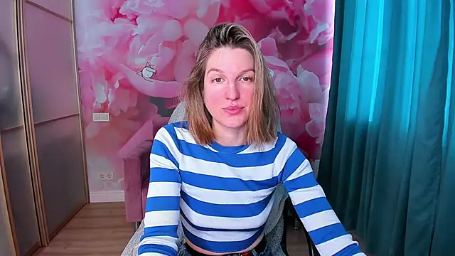 EmilyWalkeri online show from 02/02/25, 07:41