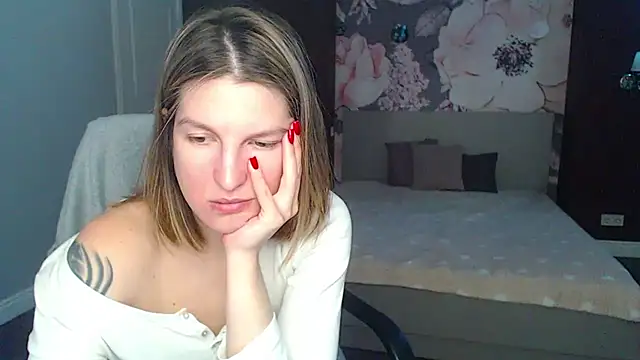 EmilyWalkeri online show from 02/19/25, 07:50