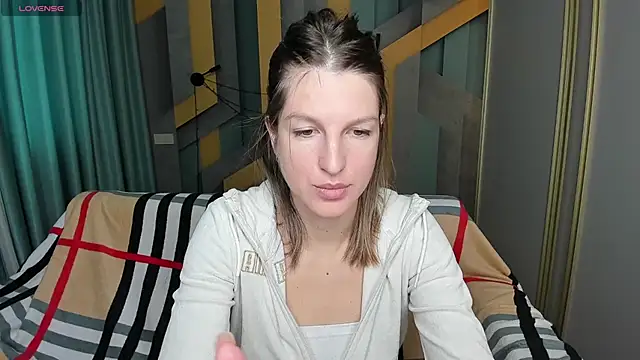 EmilyWalkeri online show from 10/13/25, 07:08