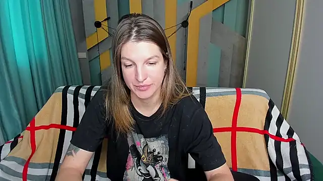 EmilyWalkeri online show from 11/17/25, 08:09