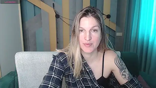 EmilyWalkeri online show from 02/16/26, 08:21