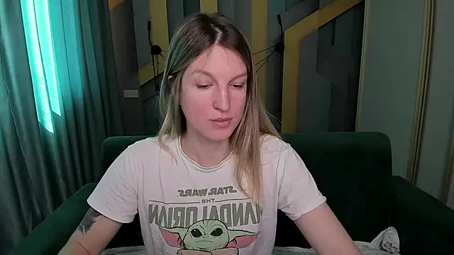 EmilyWalkeri online show from 04/06/26, 07:09