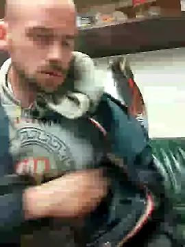 Snapshot of Rejtelmesest chatting on 12/17/24, 07:15 Rejtelmesest online show from 12/17/24, 07:15