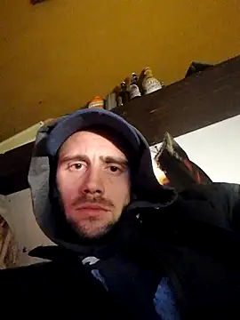 Snapshot of Rejtelmesest chatting on 03/04/25, 04:06 Rejtelmesest online show from 03/04/25, 04:06