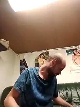 Snapshot of Rejtelmesest chatting on 10/23/25, 08:07 Rejtelmesest online show from 10/23/25, 08:07