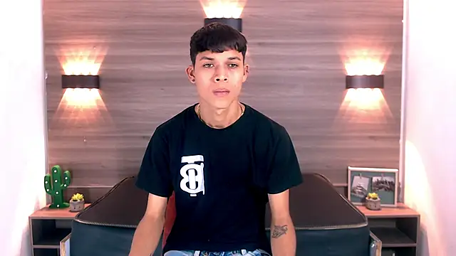 Snapshot of Levis_Montes chatting on 12/19/24, 12:34 Levis Montes online show from 12/19/24, 12:34