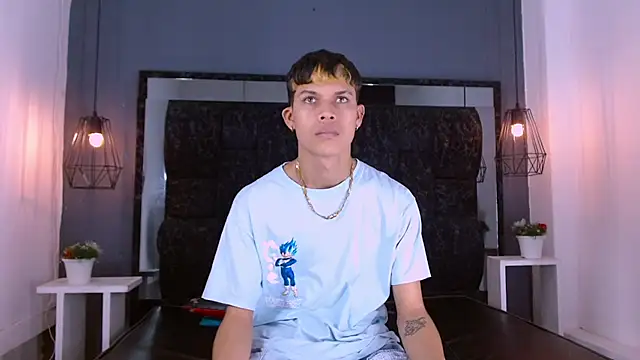 Snapshot of Levis_Montes chatting on 01/13/25, 02:11 Levis Montes online show from 01/13/25, 02:11