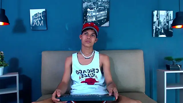 Snapshot of Levis_Montes chatting on 02/02/25, 07:46 Levis Montes online show from 02/02/25, 07:46