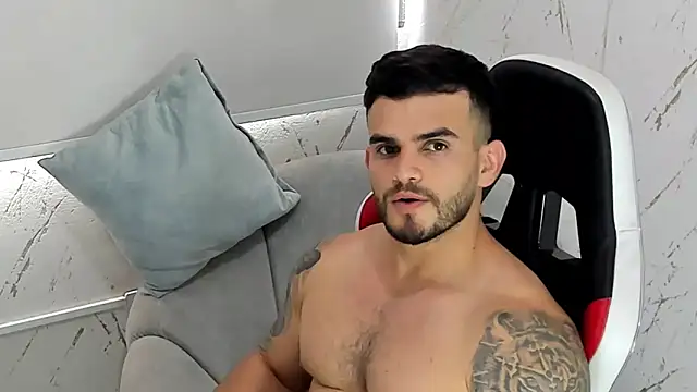 Ricardogo19 online show from 12/17/25, 04:24